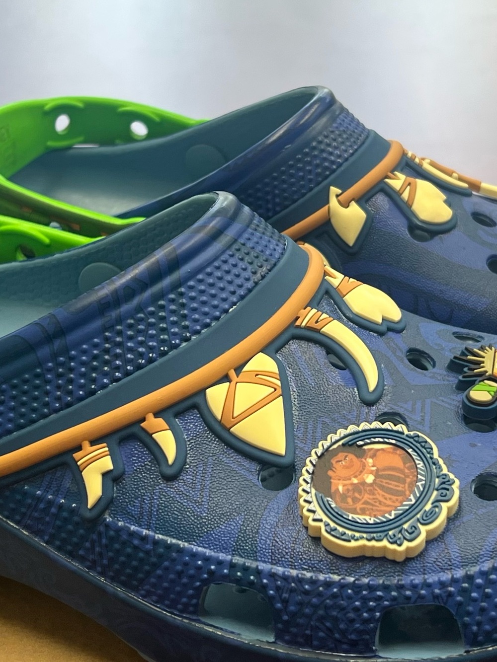CROCS Navy Blue Mules with Green Heel Straps and Tan Trim - Picture 4 of 6